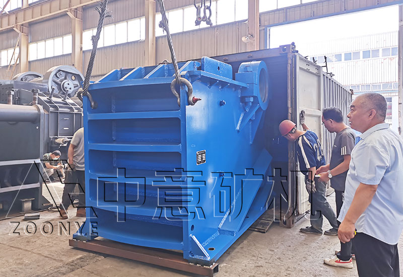 顎式破碎機裝車中